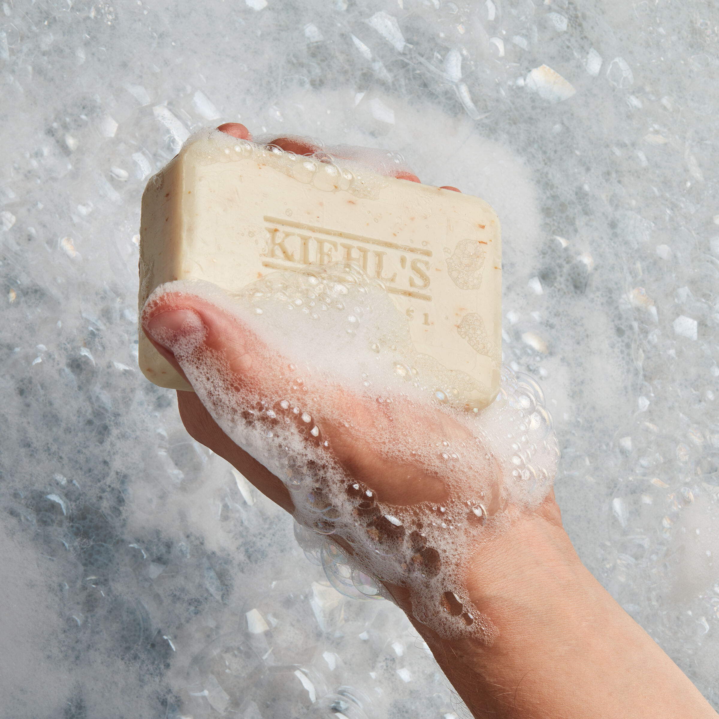 “Ultimate Man” Body Scrub Soap Jabón exfoliante para hombres de Kiehl’s