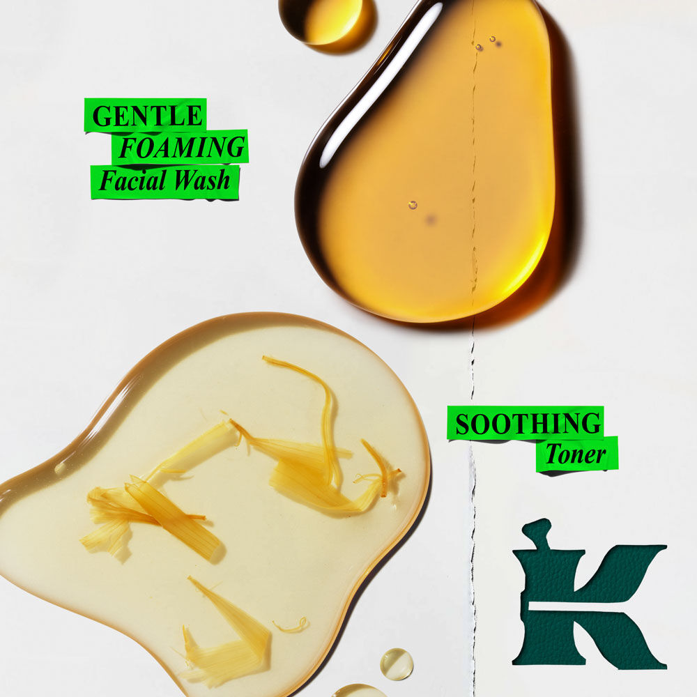 Un grafico con dos gotas de liquido sobre fondo blanco. La superior derecha, ambar, dice "Tonico Calmante". La inferior izquierda, mas clara con petalos de calendula, dice "Limpiador Facial Espumoso Suave". Un logo "K" verde oscuro aparece abajo a la derecha.