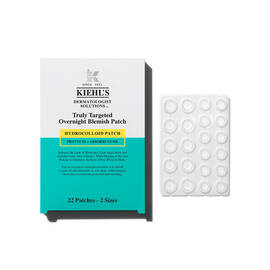  Caja de Kiehl’s Truly Targeted Overnight Blemish Patch junto a una lamina transparente de parches circulares de hidrocoloide en tamanos surtidos.